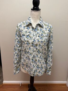 Nine & Co. White Floral Button-Up Shirt with Blue and Green Blossoms
